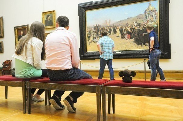 Серия фотографий Олеси Орловой называется "Путешествие ушастого"