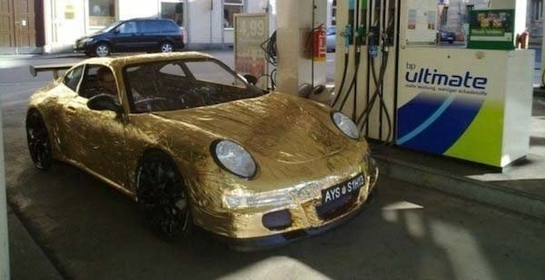 Мужчина построил собственную копию Porsche из пластиковых трубок и картона. Творческий выдумщик из Австрии Йоханнес Лагендер (Johannes Langeder), который создал себе свой собственный Porsche из пластиковых трубок и картона, потратив на это пол года и 1000