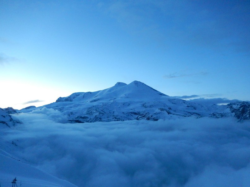 Эльбрус в океане облаков.