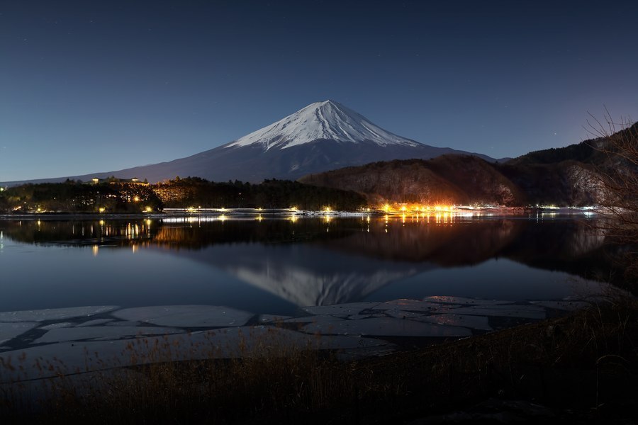 Вид на вечернюю Фудзияму, остров Хонсю, Япония