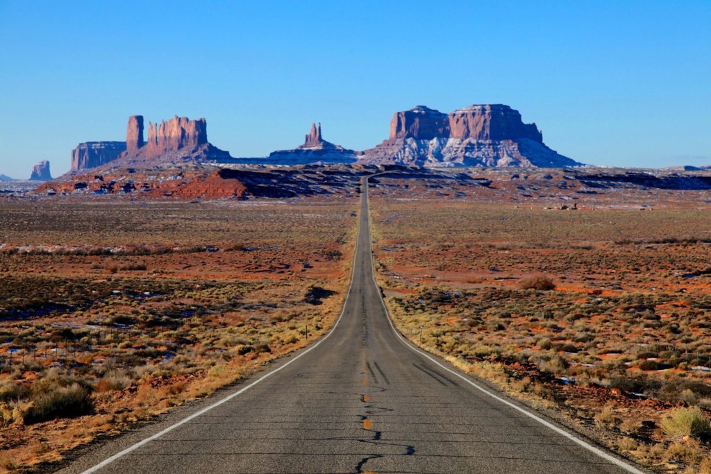 Road in the Valley of Monuments, Utah, USA