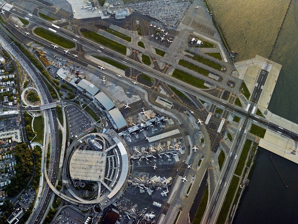 Фотограф: Джеффри Милштейн . Самые крупные аэропорты мира с высоты птичьего полета - 6