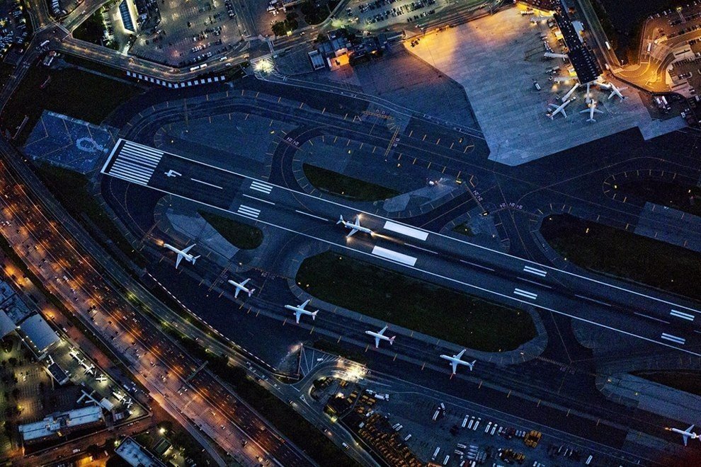Фотограф: Джеффри Милштейн . Самые крупные аэропорты мира с высоты птичьего полета