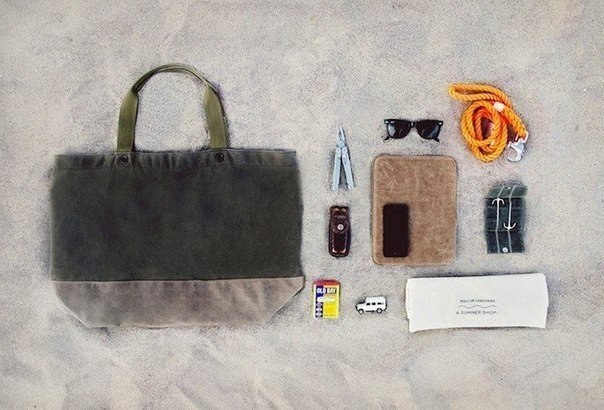 Дизайнер Даниэль Эклер исследовал содержимое сумок творческих людей - 8