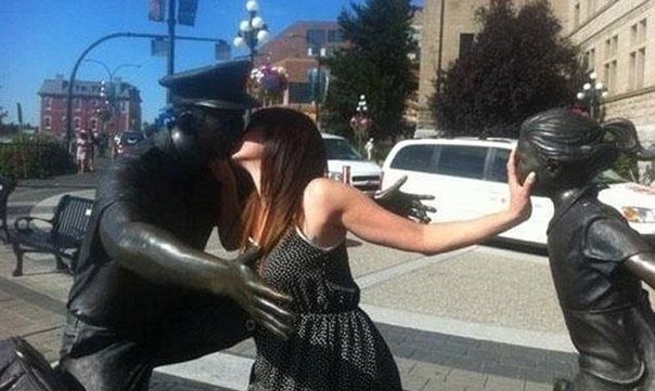 Как нужно фотографироваться с памятниками - 5