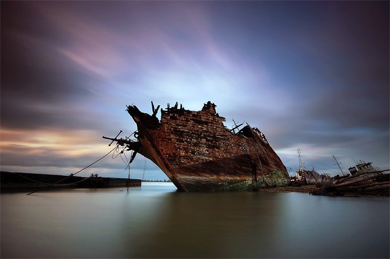 Покинутий корабель в Сейшале, Португалія