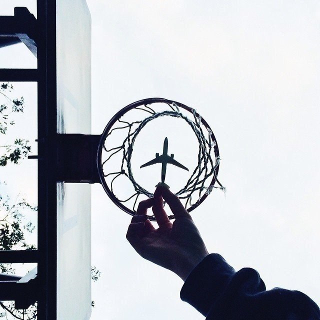 Арт-проект "Самолет в руке"