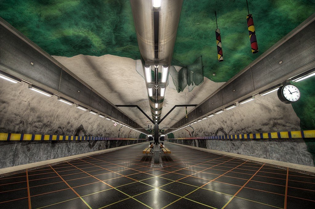 Шикарные станции метро в Стокгольме