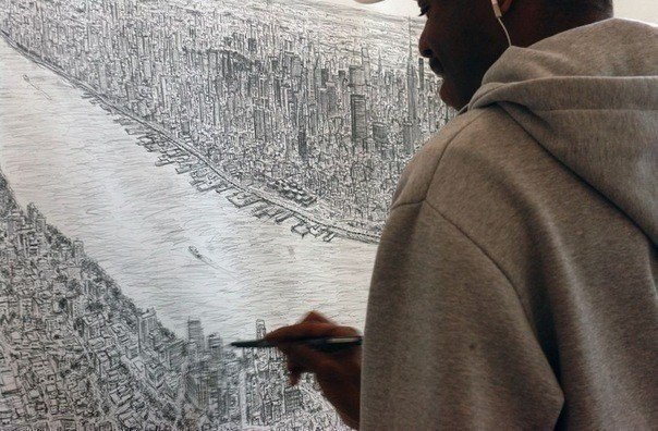 5-метровая панорама Нью-Йорка по памяти.. Страдающий аутизмом художник Стивен Вилтшер нарисовал 5-метровую панораму Нью-Йорка по памяти, после того, как в течении 20 минут изучал город с высоты птичьего полета