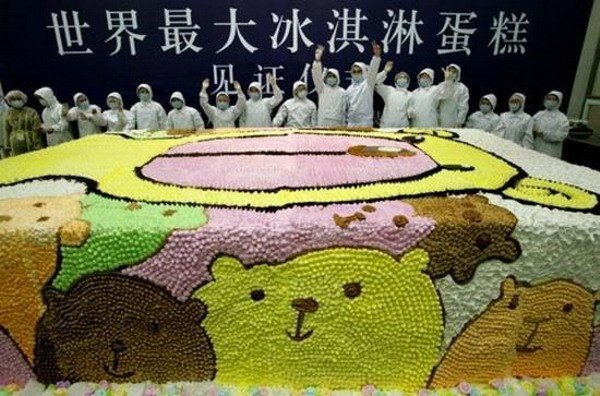 Самый огромный торт-мороженое