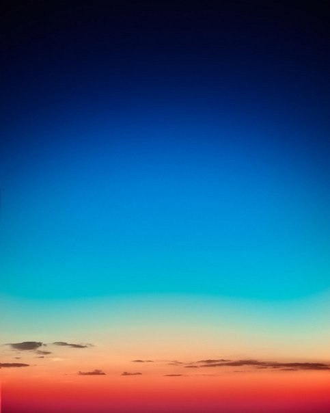 Серия фотографа Эрика Кахана (Eric Cahan) из Нью-Йорка посвящена разным оттенкам неба, которое можно увидеть в разных точках Северной и Южной Америки. Это не фотошоп какой-нибудь, а настоящий реальный цвет неба, снятое на восходах и закатах солнца - 8