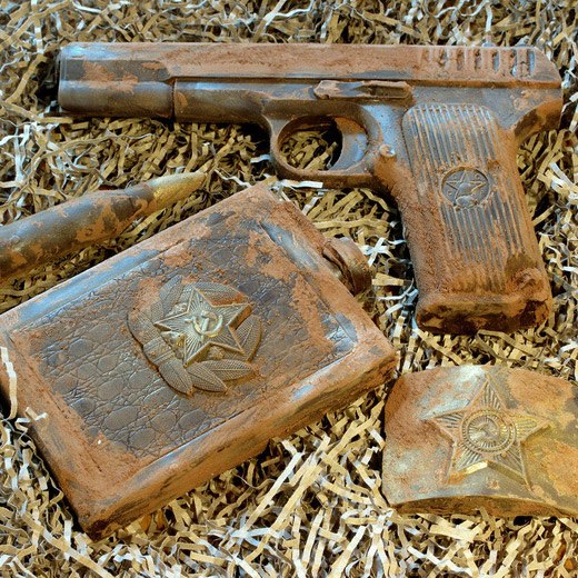 Заключили пари, что съедите подкову? Выигрыш за вами!<br>Стильный подарок коллеге в военной тематике?<br>Или аппетитный для любимого мужа? . Оригинальные наборы из качественного и очень вкусного шоколада теперь на Plero.ru. . Ссылки на наборы в описании п - 5