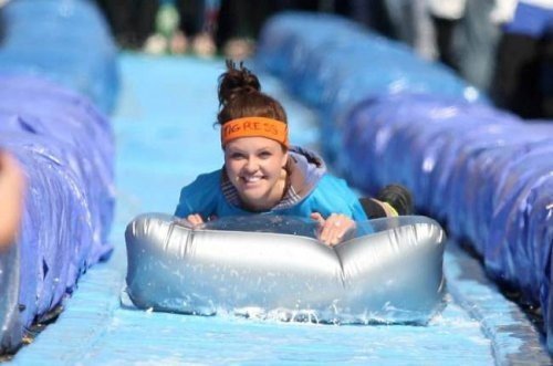 Гигантская водная горка на главной улице Бристоля - 7