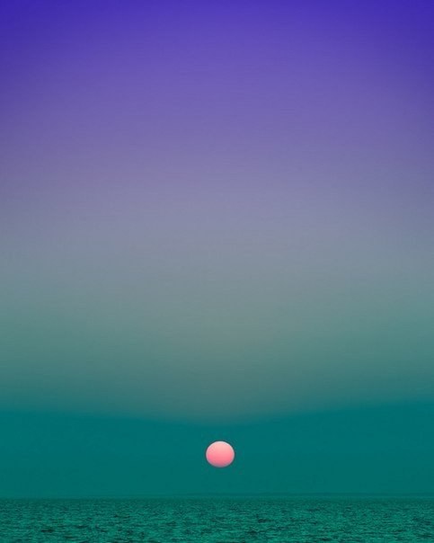 Серия фотографа Эрика Кахана (Eric Cahan) из Нью-Йорка посвящена разным оттенкам неба, которое можно увидеть в разных точках Северной и Южной Америки. Это не фотошоп какой-нибудь, а настоящий реальный цвет неба, снятое на восходах и закатах солнца - 7