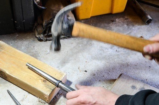 Как из любой монеты сделать кольцо. Что может быть романтичнее кольца, сделанного своими руками? Эта небольшая инструкция расскажет и наглядно покажет, как сделать кольцо практически из любой монеты - 7