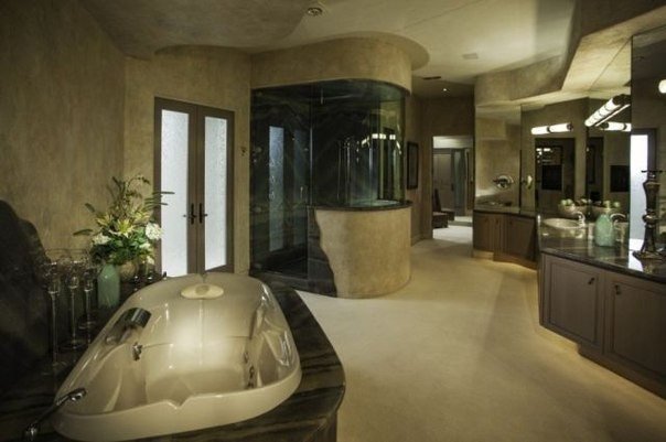 Особняк Эдди Мерфи выставлен на продажу . Участок принадлежащий Эдди Мерфи продается на рынке за $12 млн. Усадьба расположена на 2-х с половиной гектарах земли в Гранит-Бей пригороде Сакраменто - 6