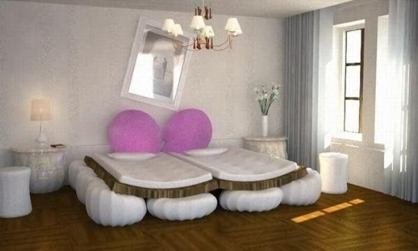 Эта кровать - настоящий индикатор чувств. Когда в паре царит любовь, и люди спят обнявшись, кровать изгибается в середине по горизонтали, как бы помогая паре чувствовать себя ближе. А вот если возлюбленные рассорились, они могу спать каждый на своей полов