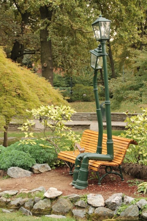 Фонари в парке Турина. Италия