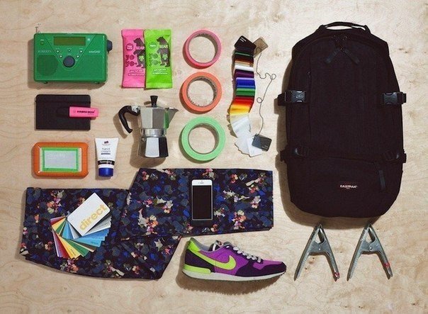 Дизайнер Даниэль Эклер исследовал содержимое сумок творческих людей - 7