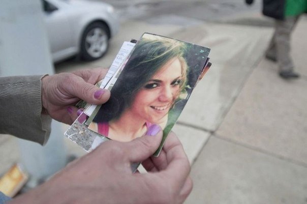 Бывшая модель Playboy к старости стала уличной нищей . 60-летняя Криста МакКенна, бывшая модель Playboy и участница различных шоу на ТВ, сейчас отчаянно пытается заработать на жизнь, выступая на улицах американского города Гранд-Рапидс. Ее удивительная ги - 5