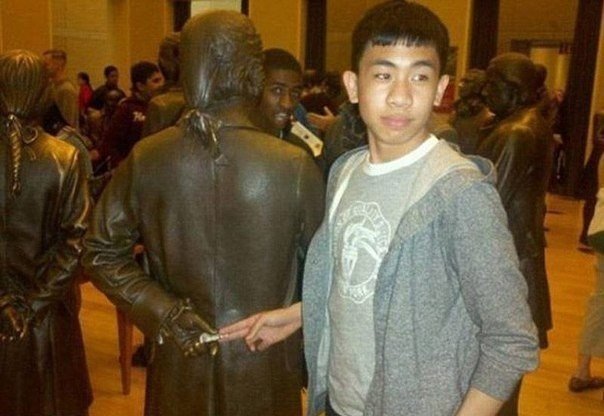 Как нужно фотографироваться с памятниками - 6