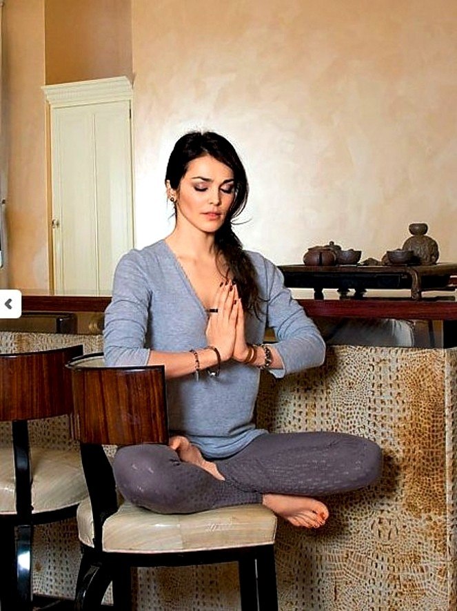 Звезды шоу-бизнеса, которые активно занимаются йогой - 5