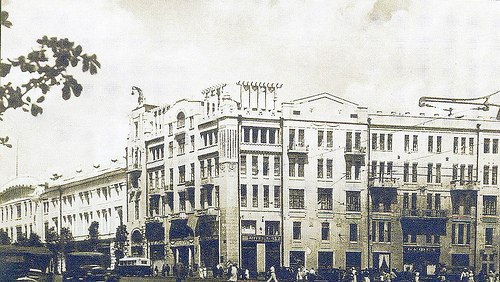 [club1543502|Гостиница "Красная": как это было]. Снова воспоминания о войне. На этот раз – небольшой отрывок из воспоминаний  Владимира Ефимовича Устьянова, которому в 1941 году исполнилось 15 лет.. К  Харькову фронт приблизился неожиданно. По крайней мер