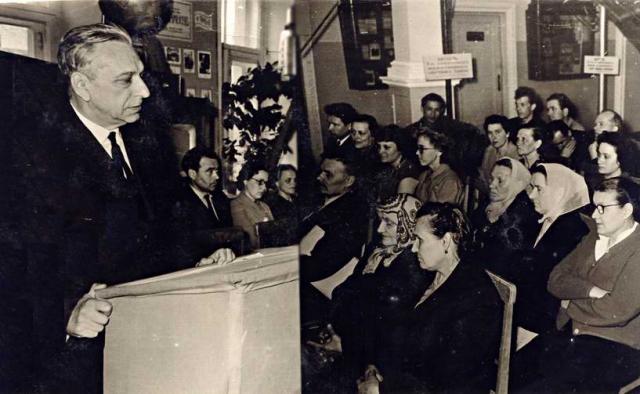 [club1543502|Наша гордость! Академик Николай Барабашов.]. Астроном знаменит также тем, что был одним из составителей атласа обратной стороны Луны. И лишь в Харькове эта фамилия обречена теперь быть прочно привязанной к гигантскому вещевому рынку, который 