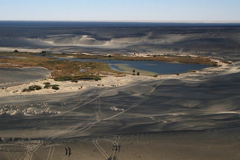 Вау-ан-Намус – оазис в вулканическом кратере - 7