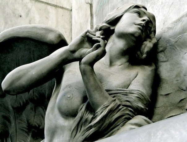 На старых европейских кладбищах есть скульптуры, которые очаруют вас и превратят в одну гигантскую мурашку - 5