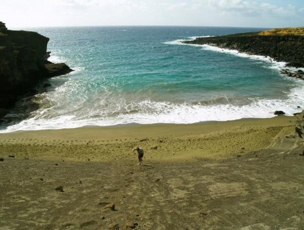 Золотисто-зелёный пляж на Гавайях