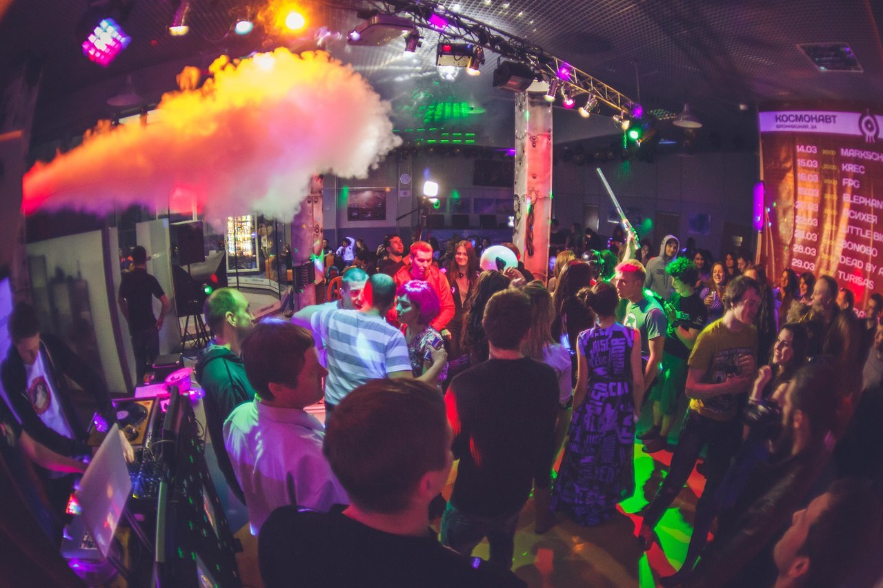 Санкт-Петербург! Аэротруба! 28 июня начало в 22.30!<br>Ночь полётов, экстремальных аэрошоу и DEVILS &amp; ANGELS PARTY<br>--------------------------------------------------------------------------------<br>Ночь полётов - это комплексное мероприятие, развл