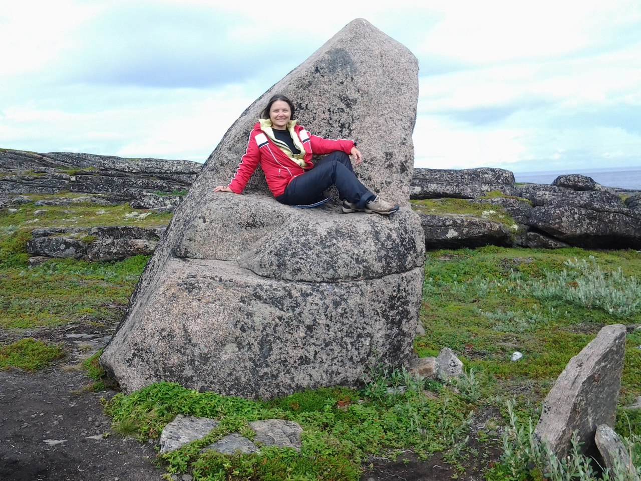 Друзья, приглашаю вас в удивительные поездки по Карелии. Кижи, гора Воттоваара, водопад Кивач, парк Паанаярви, древние языческие святилища и наскальные рисунки, священное Сейдозеро и конечно волшебные скалы Белого моря. Вступайте в нашу группу и ищите лет - 5