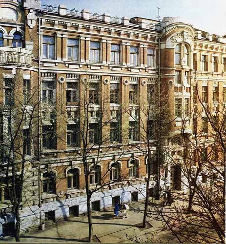 [club1543502|Харьков и графский род Капнист.]. Что может связывать Харьков и греческий остров Занте в Ионическом море? Казалось бы ничего, но насамом деле сявывает известный графский род Капнистов, представители которого жили на Слобожанщине с 18 века, а 