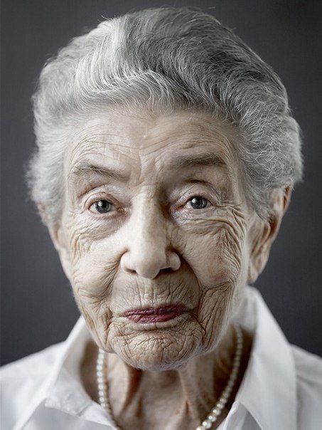 Всем по сто. Фотограф Карстен Тормелен (Karsten Thormaehlen) из Германии снимает портреты людей, достигших столетнего возраста