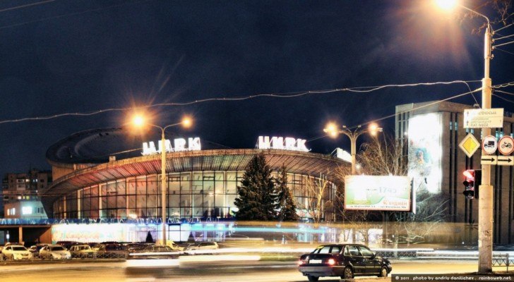 [club54109457|Площадь Бугримовой.]. Площадь носит свое название в честь знаменитой  и выдающейся харьковчанки Ирины Бугримовой. . Ири́на Никола́евна Бугри́мова (1910—2001)- первая в СССР женщина-дрессировщик львов. Родилась13 марта 1910 года в Харькове. Н