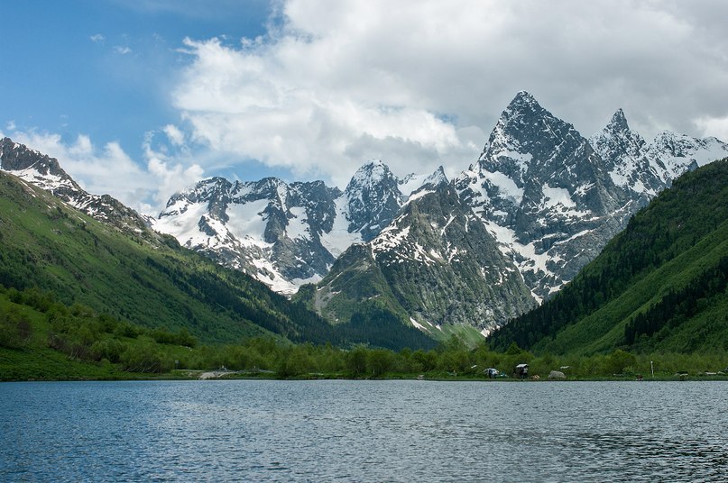 Озеро Туманлы-Кель (Форельное озеро).<br>Ущелье Гоначхир. Карачаево-Черкесская Республика