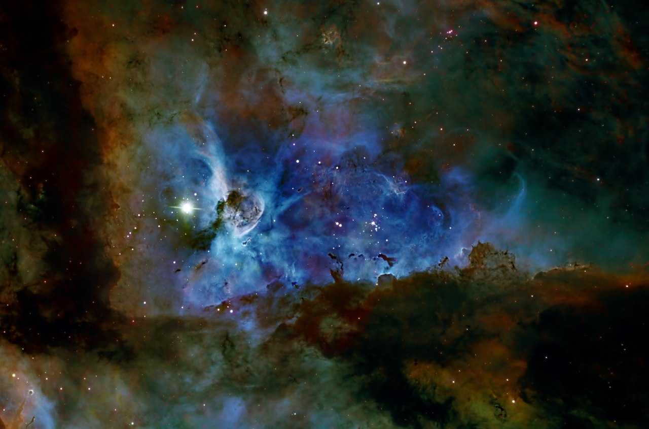 Снимки фотографа Fred Vanderhaven. Не поворачивается язык назвать их любительскими. Общая выдержка большинства фотографий больше 10 часов (зачастую и все 20). Снимает он на телескоп диаметром 10", с использованием камеры SBIG STXL6303E и узкополосных филь - 8