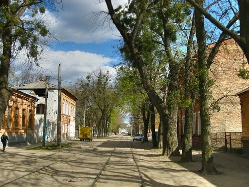 [club1543502|Чеботарская - улица, где нажали временную паузу]. Почти не тронутая современной застройкой, с колдобинами, открытыми люками, но на удивление живая.. Как и столетие назад, жителей этой улицы окутывают по вечерам шоколадные ароматы. Только здес