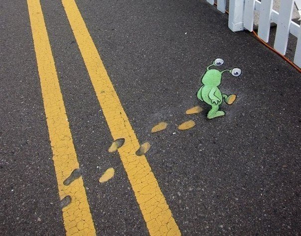 Примеры впечатляющего стрит-арта с использованием городских объектов - 9