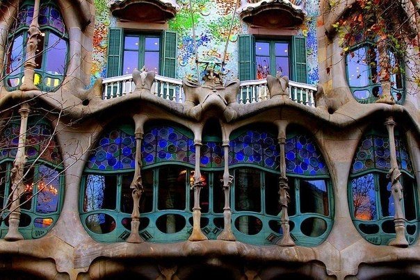 Творение Гауди: Дом Бальо в Барселоне изнутри и снаружи, Испания - 5