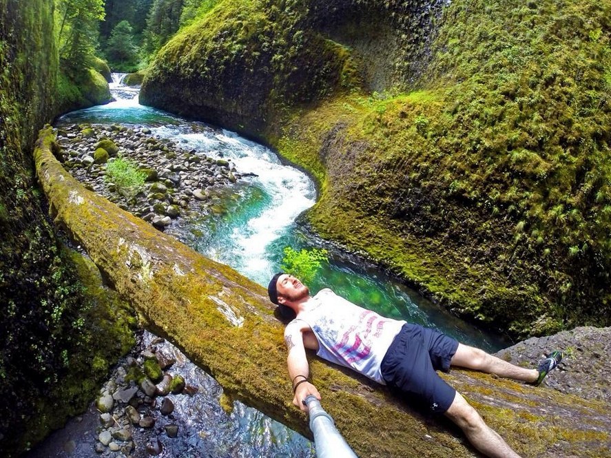 Мир - это книга.И те, кто не путешествуют, читали только одну ее страницу - 5