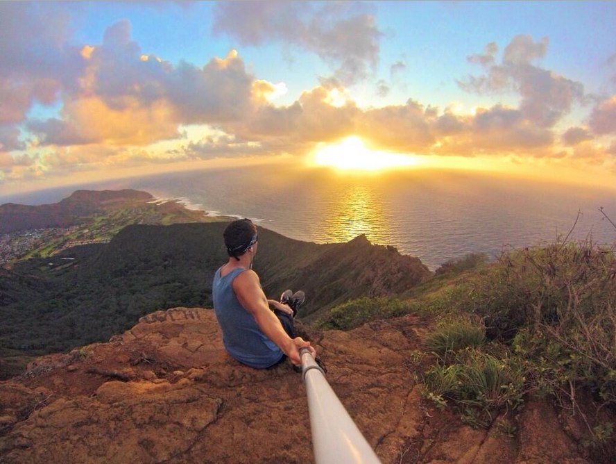 Мир - это книга.И те, кто не путешествуют, читали только одну ее страницу