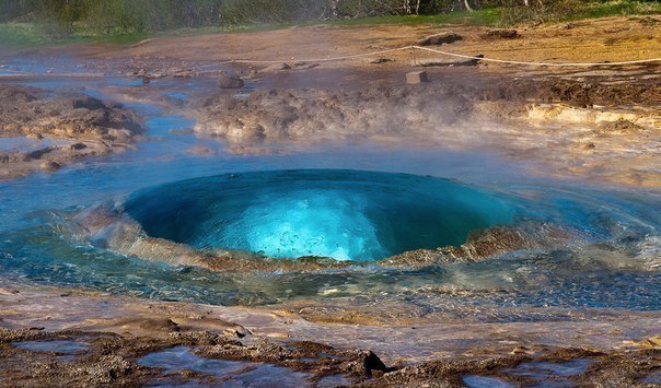 Гейзер в долине Хаукадалур, Исландия