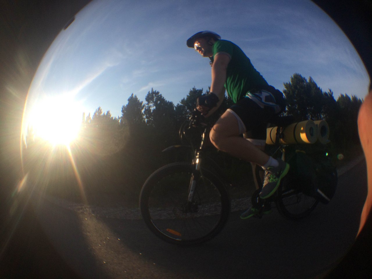 Друзья,. В этот раз мы публикуем отчёт сразу о двух днях путешествия. Не удивляйтесь, мы специально дали ребятам пару дней форы (относительно момента публикации), чтобы у них была возможность спокойно и в удобное время отправлять нам путевые заметки.. Тре