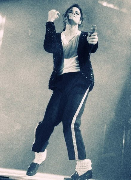 Для чего действительно нужна смелость, так это для искренности.. Майкл Джексон