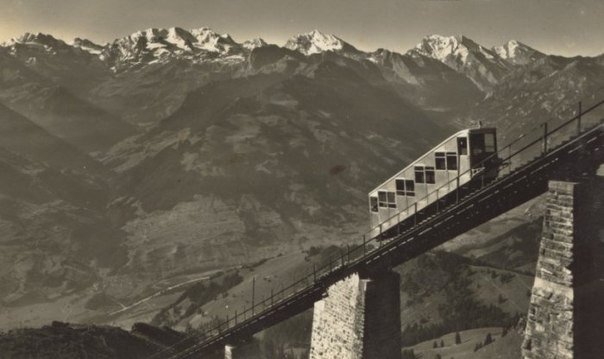 Cамой длинной лестницей в мире считается лестница фуникулера Niesenbahn, позволяющего подняться на вершину горы Низен, что в Швейцарских Альпах - 7