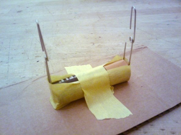 Простой моторчик своими руками.. Инструменты:<br>Наждачная бумага;<br>Кусачки;<br>Зубочистка;<br>Проволока;<br>Батарейка;<br>Липкая лента;<br>Простой карандаш;<br>Магнит и готово - 6