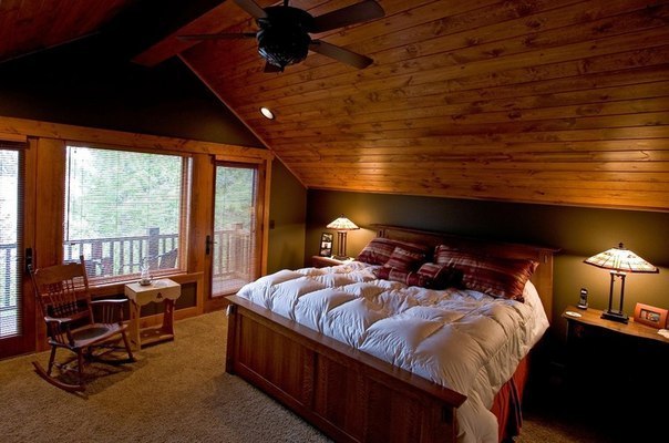 Классический дом в лесу с уютным деревенским интерьером - 9