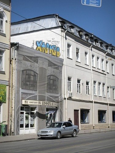 [club1543502|История одного харьковского кинотеатра]. История «Боммера» началась в 1908 году, когда французы братья Боммер решили построить в Харькове кинотеатр. Братья предпочли для дворца нового искусства не арендованное помещение, а новенькое здание, п